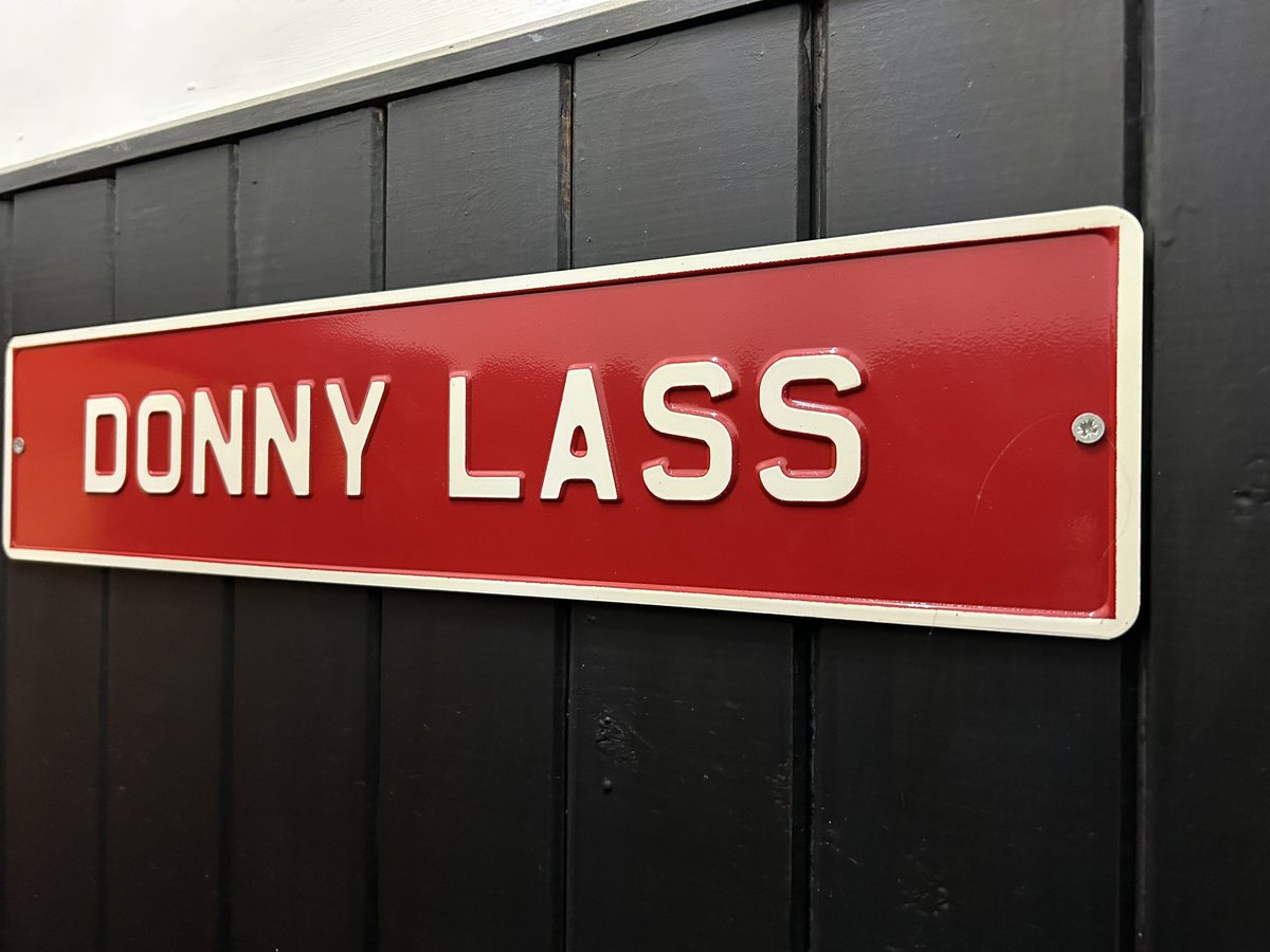 AndyFroggatt's tweet photo. @northumbriana And in the Hallcross,Doncaster something less classy, but to the point.. https://t.co/6kqV0CHa45