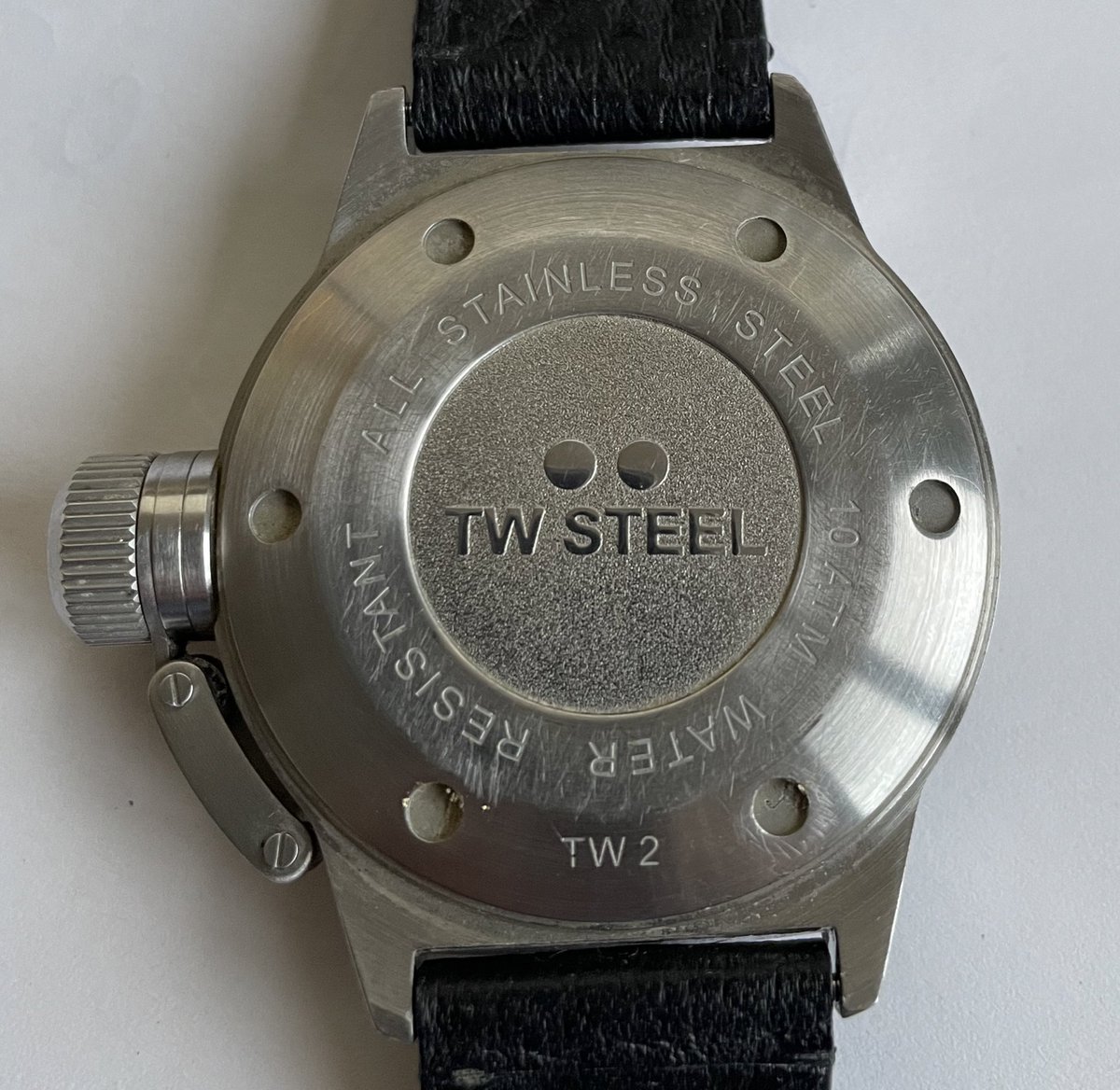 Any suggestion how to remove the back to change the battery without a specialist tool @twsteel?