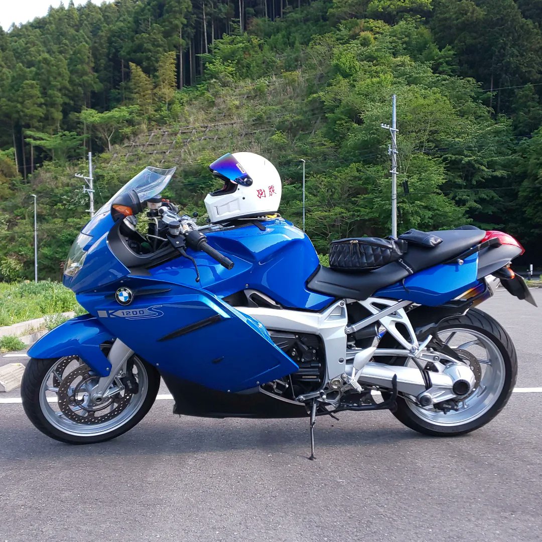 madzzr1100's tweet photo. 明日は
休みだが
それなりに朝早い☕️😃🌄
寝るべ😪💤💤
#bmwmotorrad
#kadoya
#simpsonhelmet
#過去pic https://t.co/omT64qOSVD