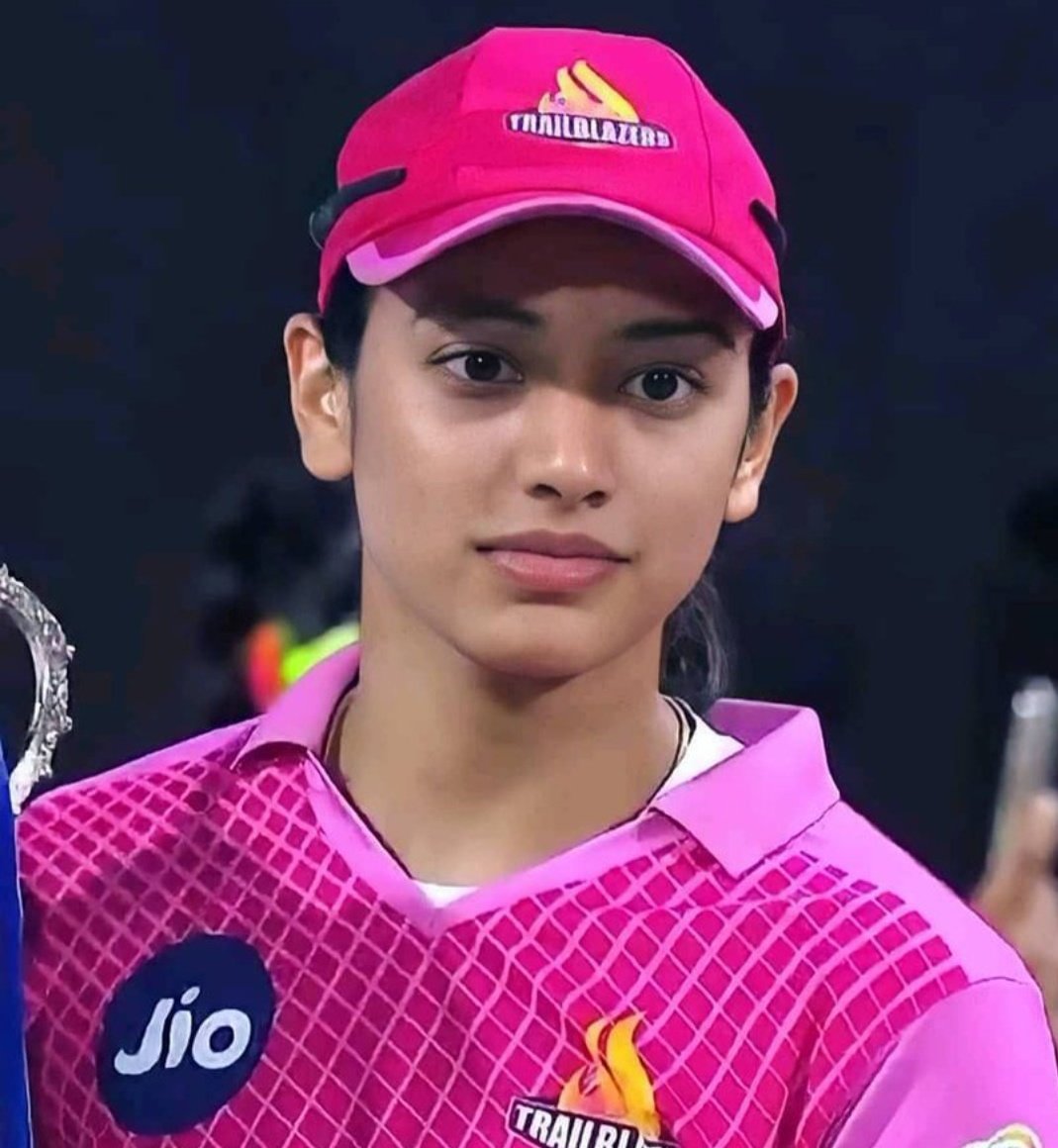 VKFanPrathmesh's tweet photo. Captain Bold ready to lead the #BoldSquad! 😎👊🏻
#SmritiMandhana #WomensIPL #RCB https://t.co/OKj95vCifP