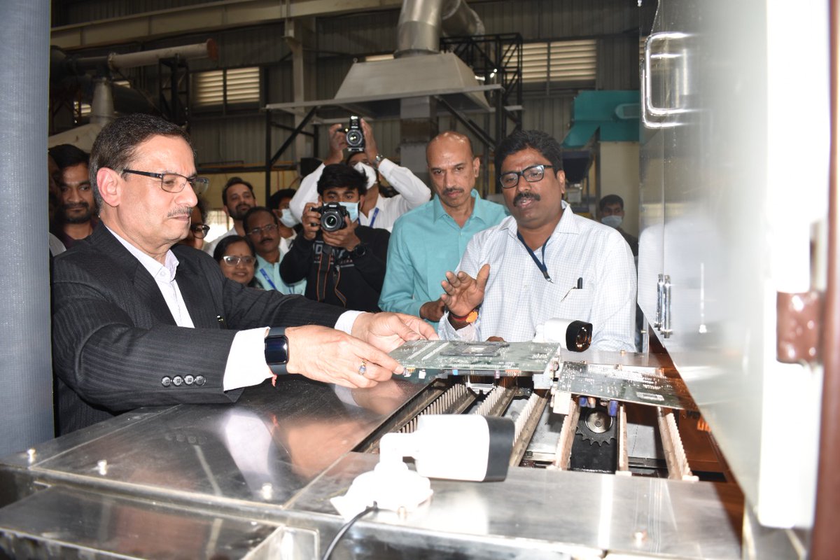 Shri Alkesh Kumar Sharma inaugurates PCB Recycling facility at C-MET, Hyderabad - Indigenously developed e-waste recycling #technology give a fillip to India’s Mission to Atmanirbharata & circular economy Release: pib.gov.in/PressReleseDet… @cmetindia @alkesh12sharma @GoI_MeitY