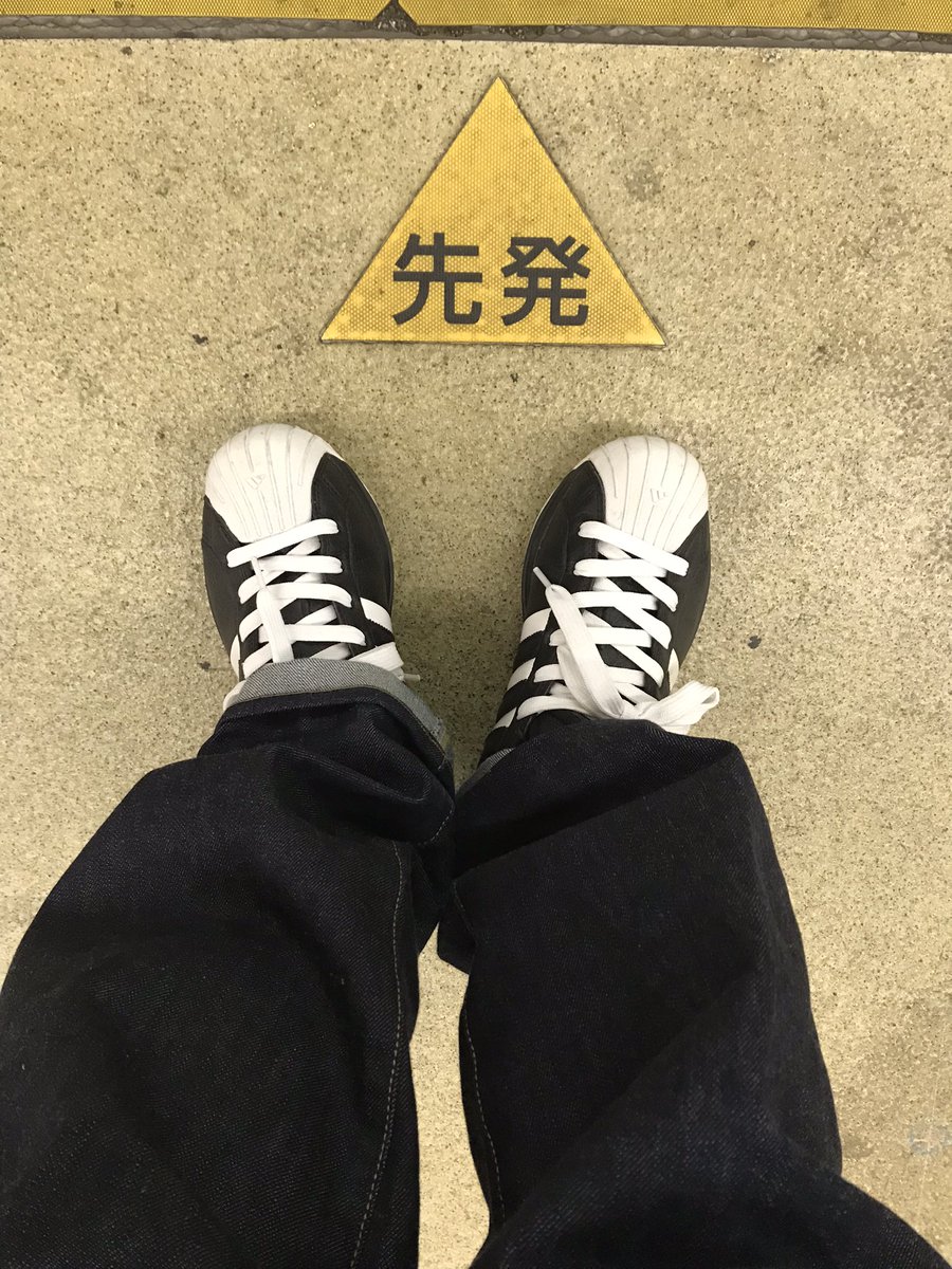 marukawa_buyer's tweet photo. 今日の一足。
#adidas #promodel2G
めちゃくちゃお気に入りの一足ですが、残念ながら不人気でガンガンSALEになってたヤツ。ちなみにcampus supremeも、ついに、ついに、今年の2月に復刻されるみたいですよ!ウホォー!!
#マルカワ #ジーンズ三人衆 #町田 #先発 https://t.co/4X7D7mPsZP