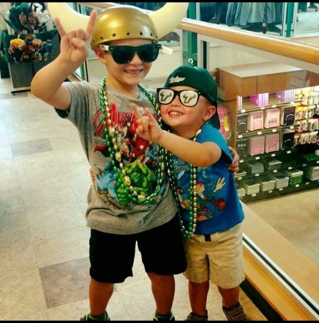 USFalumniAssn's tweet photo. The #USFPride photo contest is heating up with unforgettable memories captured by Bulls near and far! Today is the LAST day to share your moment for a chance to win the Green & Gold Gala tickets at https://t.co/wki8l9I0Xo.
Gala details at โก๏ธ https://t.co/HavaFFm0mF https://t.co/XvvdBXSuGy