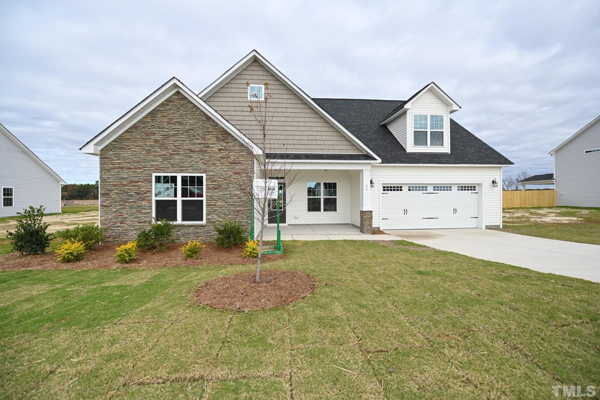 jsjbuilders's tweet photo. Welcome home to the perfect blend of one-story living with a huge second-floor finished bonus room, full bath, and walk-in storage. Learn more here: https://t.co/BdueU9I2Na 

#JSJBuilders #AngierNC #NCHomebuilders #LangdonRidge https://t.co/qAaClzZjHV