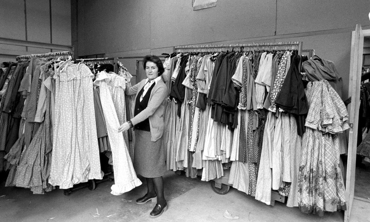 VintageLagoon's tweet photo. Laura Ashley and husband Bernard Ashley started Ashley-Mountney Ltd in 1953 as a small screenprinting business that they ran from their home. After the move to Wales, the company expanded and moved to larger building. The first true Laura Ashley dresses were made in 1966. https://t.co/Lo0Uk8Xr8c
