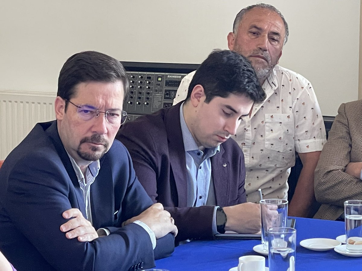 deprovconce's tweet photo. El jefe provincial de Educación @matiaravenam , participó junto a la @DPRBiobio , la Seremi Elizabeth Chávez y varios actores del ámbito educacional de la Provincia en la mesa de trabajo sobre el plan de contingencia del puente ferroviario.
🏫🌳🇨🇱 https://t.co/7gyzNi2aZC