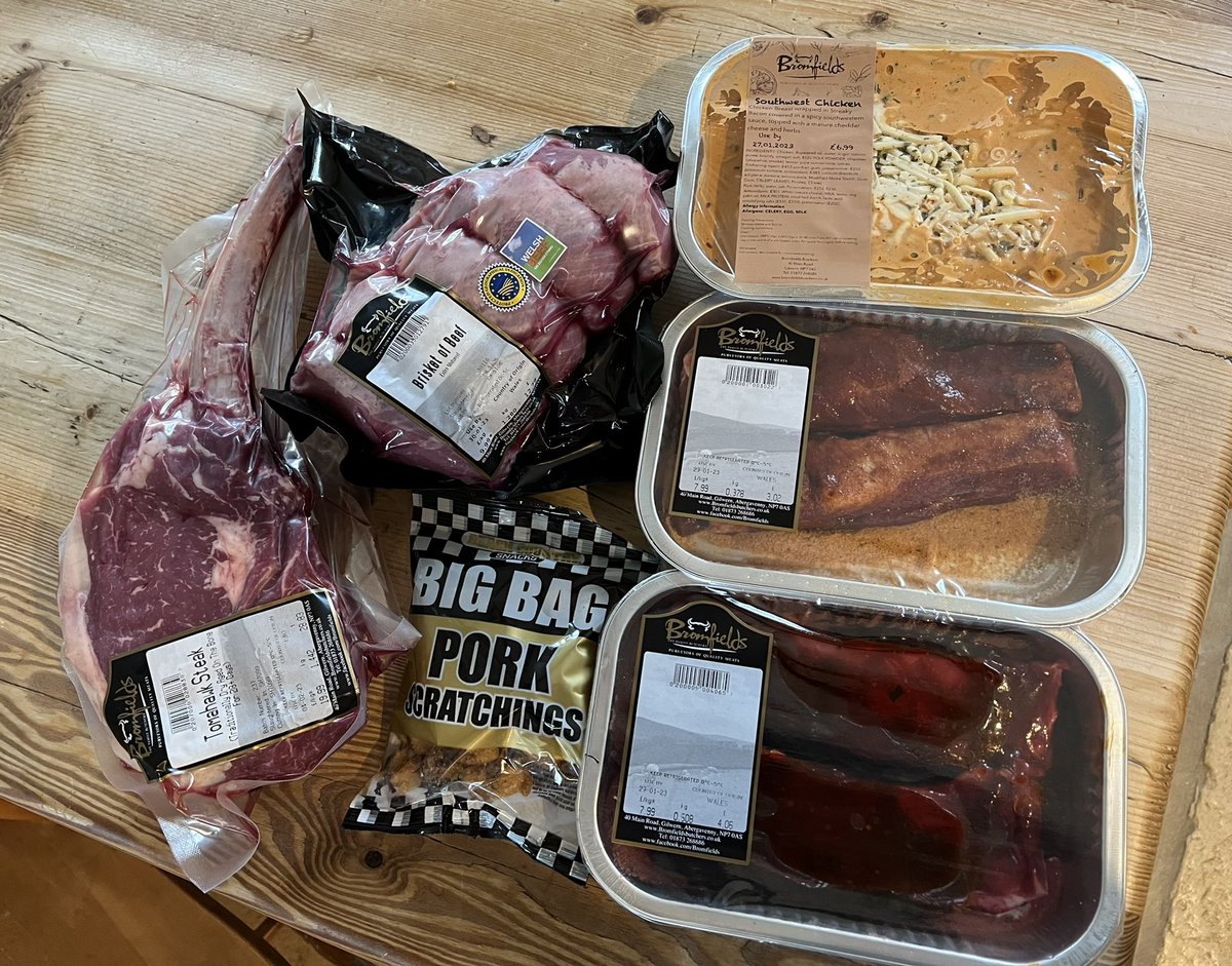 An amazing array of meat treats from one of our favourite local butchers- Bromfields in Gilwern!

#welshbeef #supportlocalbusiness #welshfarming #fridayfeeling #happyfriday