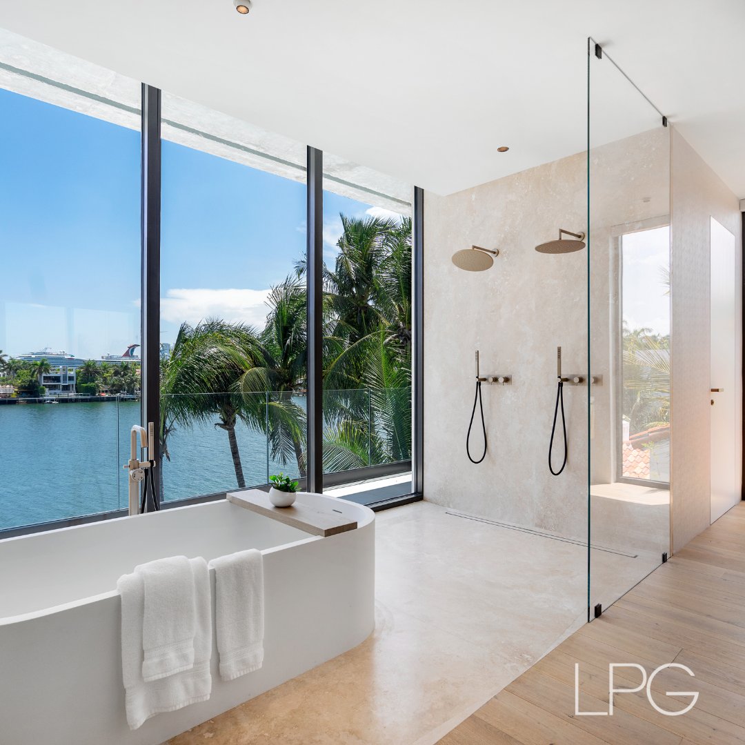 Southwest views of the Downtown Miami skyline and centrally located on the private Hibiscus Island

Photography by: @Lifestyle_PG 

#LPG #lifestyleproductiongroup #miamibeach #miamibeachlife #miamibeachflorida #northmiamibeach #miamibeachbest #miamisouthbeach #luxuryhomes
