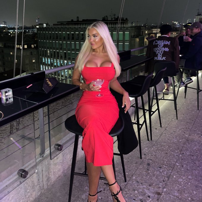 4 pic. Rather be sexy than classy ? https://t.co/RM4LXxd4aZ