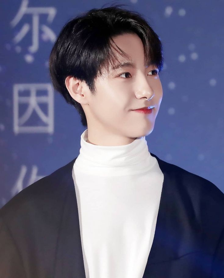 Jaemiedn's tweet photo. @Yzrimiese @jirawtat "Jadi gimana nih, acara malam ini seru kan? Walaupun sedih karena sebentar lagi kita gak serumah lagi, gak main game bareng lagi yang ngemod aku" Kemudian dia tertawa. "Berati kita udah ada di penghujung acara, kan noon?" Ia melirik wanita disebelahnya https://t.co/XAFNirfKtm