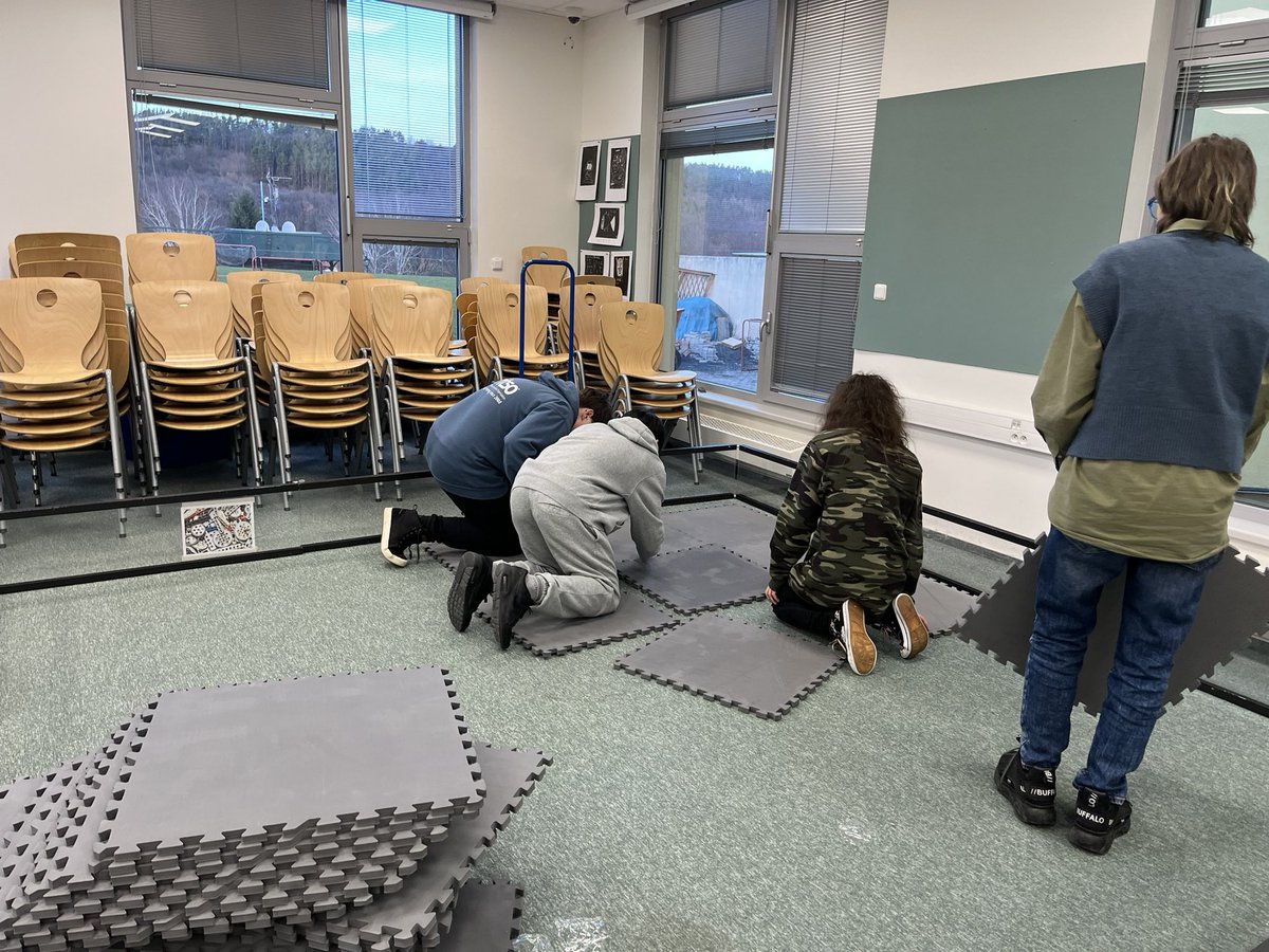 IspRobotics's tweet image. Setting up the game field for trials! 

#robotics #roboticscompetition #roboticsengineering #roboticschallenge #roboticsteam #falcons #vexrobotics #vexroboticscompetition #vex #vexroboticsworldchampionship #isp #internationalschoolofprague #fieldsetup #roboticsclub #teamwork
