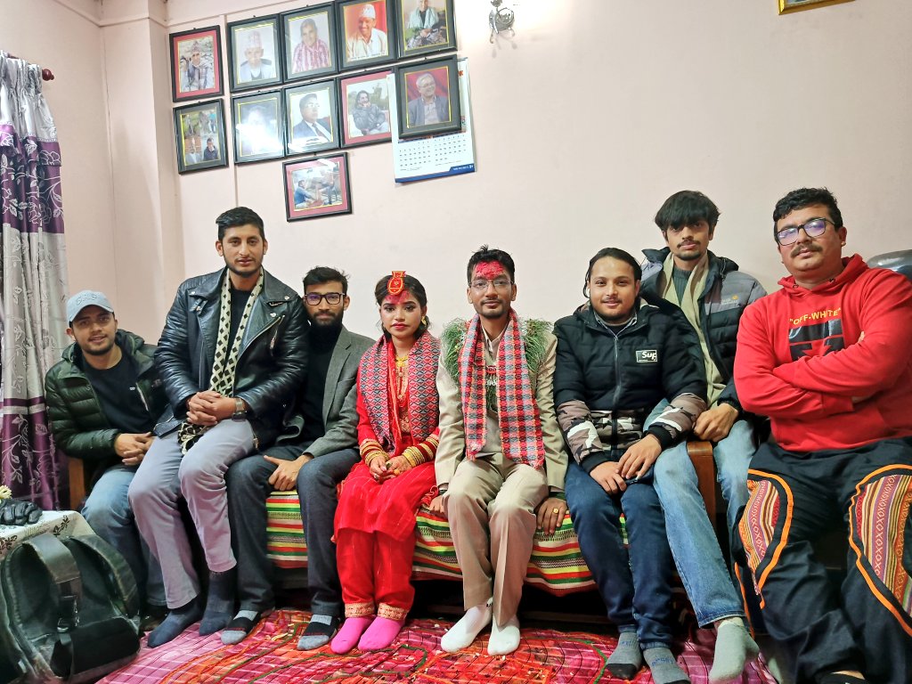 बिन बुलाए कुत्ते कि तरह मानवताको नाताले नव जोडिलाइ बधाई तथा शुभकामना दिन आइयो । सधै खुसी रहनु शुभासिस