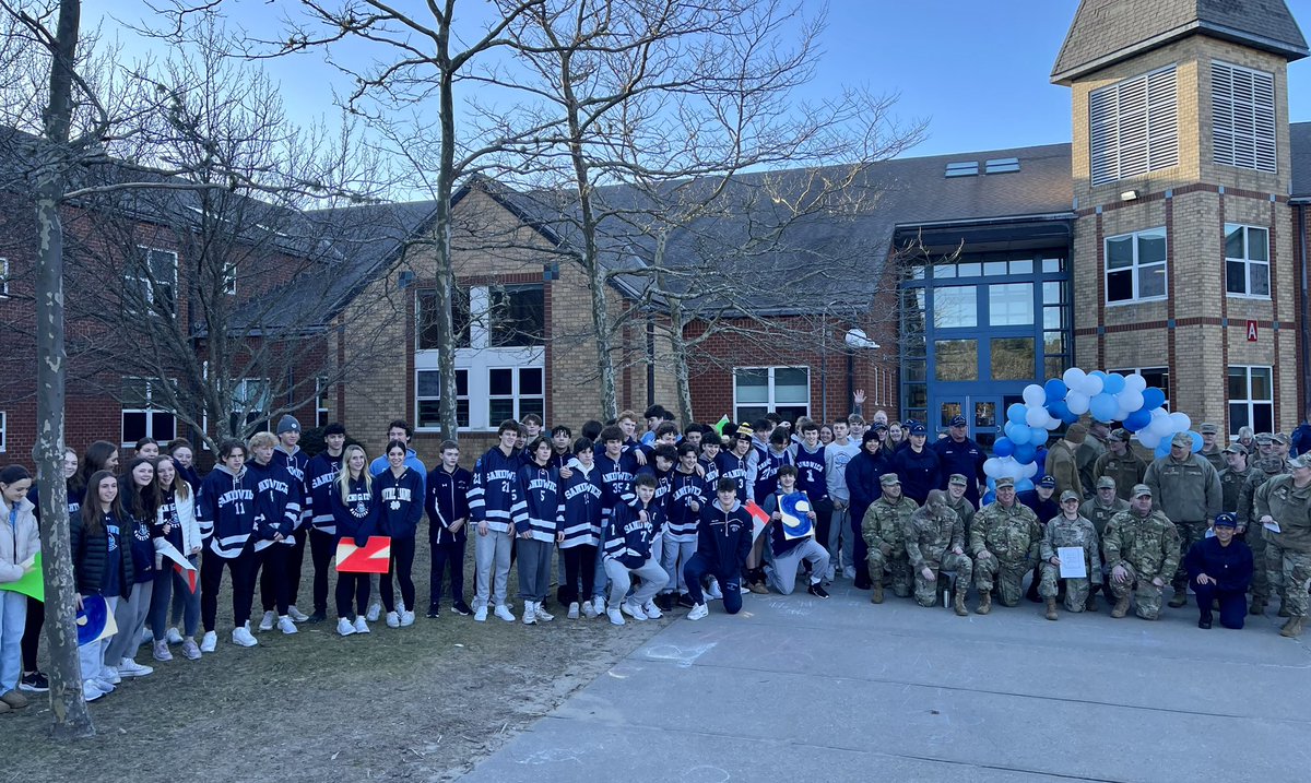 Swich_Athletics's tweet image. 🎉 Thank you to everyone, especially our amazing student-athletes, who braved the chilly temperatures to participate in the annual “Kindness Tunnel” at the Oak Ridge School this morning. Blue Knight Pride in action! ⚔️
@SHSBlueKnights @BoostersSHS @jpmBKP