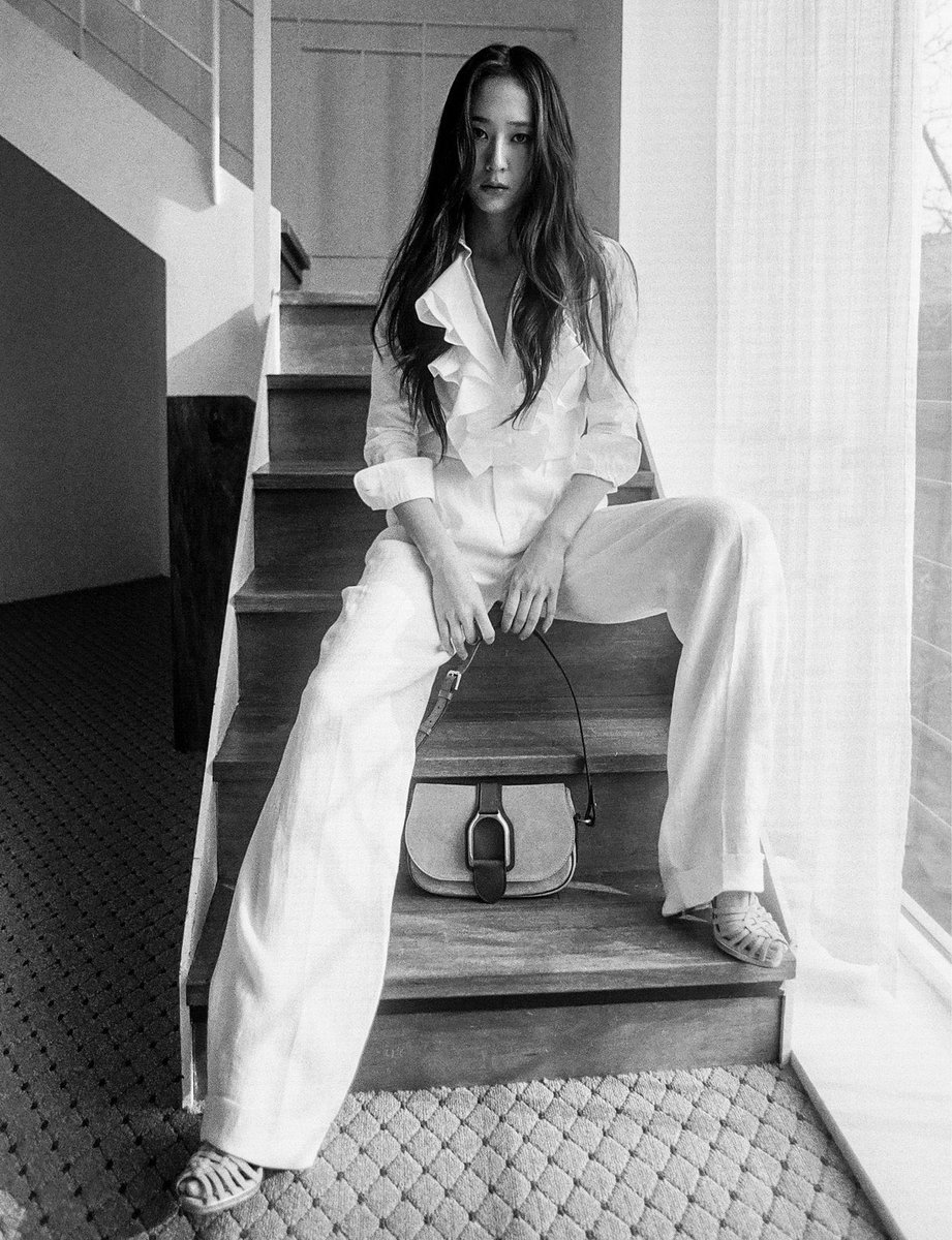 saveKRYSTAL's tweet photo. ( ˘̩̩̩ ˆ ˘̩̩̩ )🤍 https://t.co/Q1Eij0I6bn