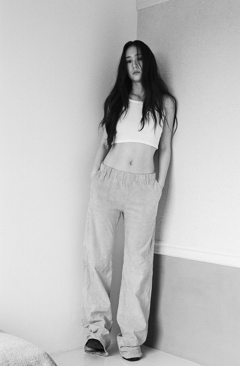 saveKRYSTAL's tweet photo. ( ˘̩̩̩ ˆ ˘̩̩̩ )🤍 https://t.co/Q1Eij0I6bn