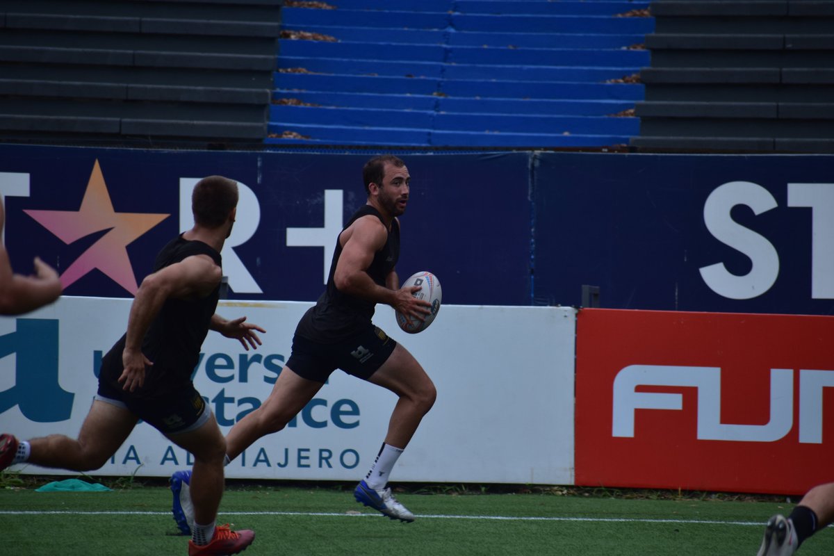 CAP__Rugby's tweet photo. 𝗖𝗼𝗻 𝗹𝗮 𝗺𝗶𝗿𝗮 𝗽𝘂𝗲𝘀𝘁𝗮 𝗲𝗻 𝗲𝗹 𝗦𝘂𝗽𝗲𝗿 𝗥𝘂𝗴𝗯𝘆 𝗔𝗺𝗲𝗿𝗶𝗰𝗮𝘀

#VamosCarbonero #EstoEsPeñarol https://t.co/ppLbhIosXp