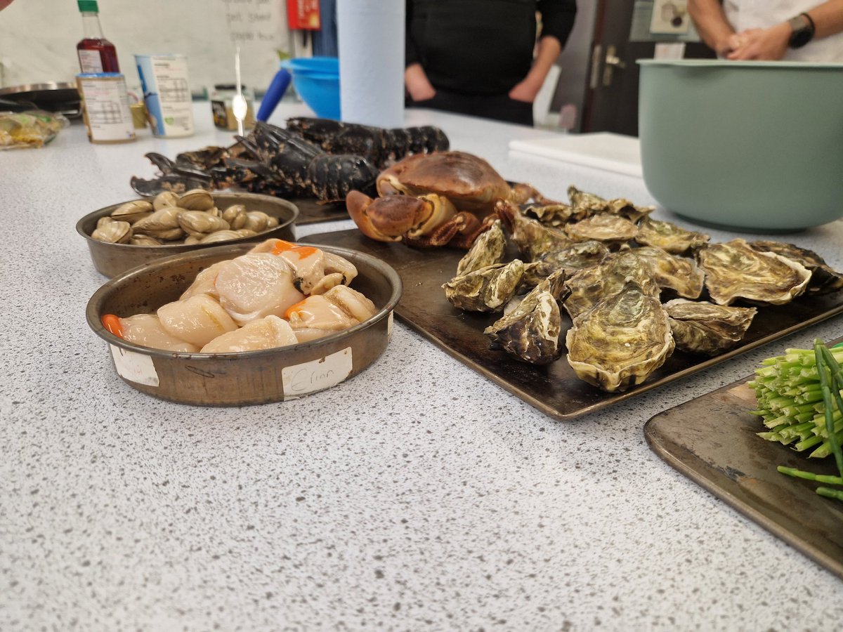 Shellfish day today in the #foodschoolscotland in @Parkhill375. Young chefs learning about how to prepare Mussels, clams, scallops, crab and lobsters. #seafood @EastbankAcademy @smithycroft282 @Hub_Internation @MichelleKersha7 @Doug_GCC @ESskills @ScotEntSchools