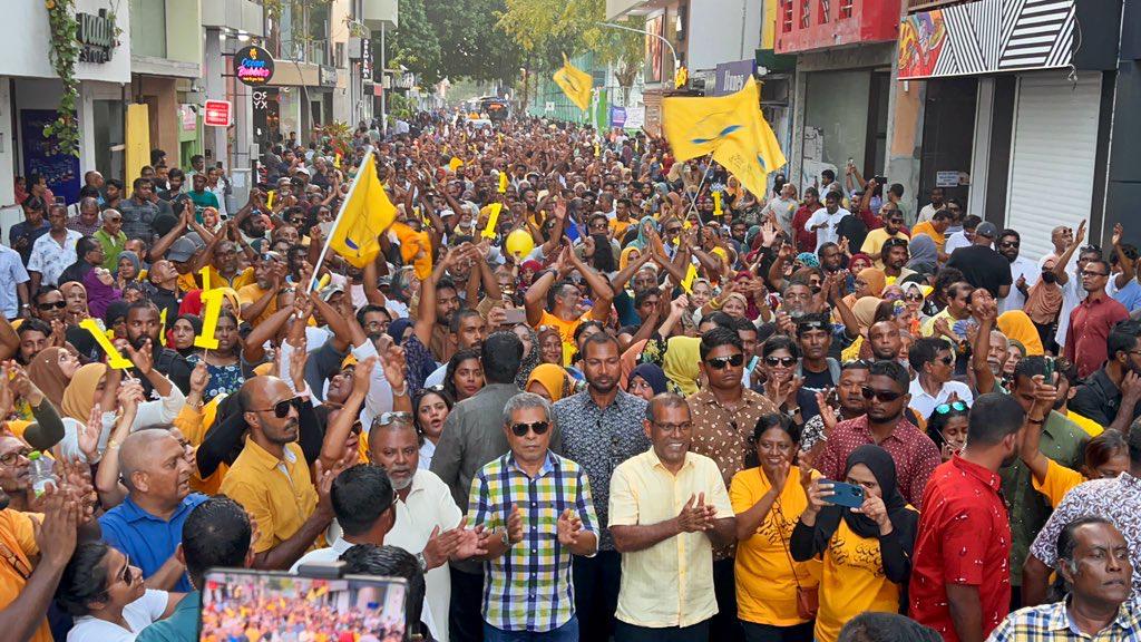 EvinaH69's tweet photo. Sabahey RN💛👏MDP ge Reendhoo Lashkara miothy nikume ,mi inthihab boduthanun Raeesu RN kamiyab kurahvvane IA🤲madhan v hedhunu hedhuna nikume party ge lobuvethi menbarun eky nikume vote foshi furaala RN candidate number 1 ✅💛👌🤛
#FikureggeDhirun 
#MDPprimary2023 
#Anni 1 ✅👏 https://t.co/rQuPjInBC9
