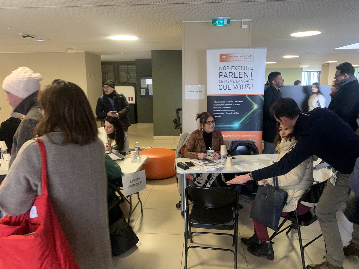 #SemaineNumerique 

Avec les équipes @pole_emploi du #Rhône et le chef DOMEX @poleemploi_ara à l’occasion du « Forum des Métiers du Numérique ».
Belle affluence pour cette rencontre entre candidats et 11 recruteurs
Merci également à <a href="/diversidays/">Diversidays</a>, <a href="/MozaikFondation/">Fondation Mozaïk</a> et <a href="/OpcoAtlas/">Opco Atlas</a> 🙏