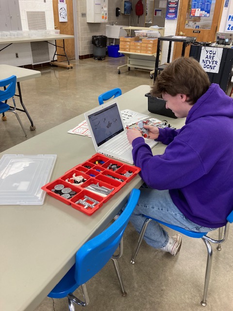 TuslawSTEM's tweet image. First build preparing for first set of challenges. #tuslawstem #stillusingmindstorms #legorobotics