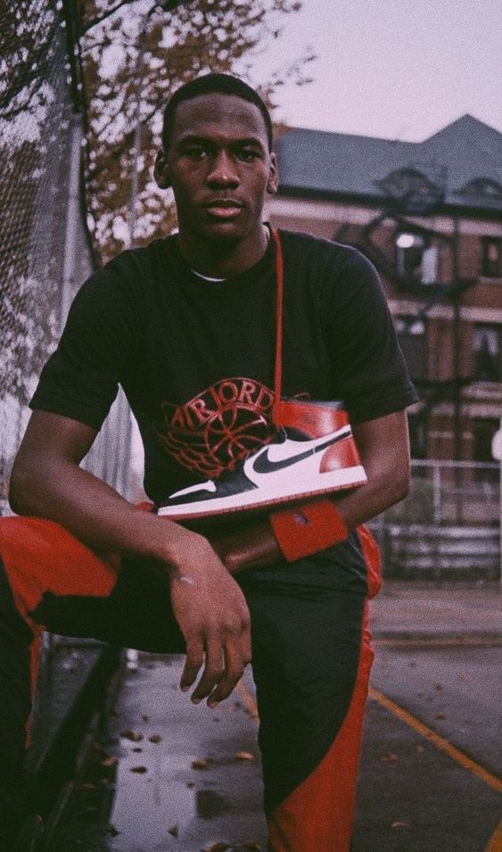 CaminoTV's tweet photo. Un film sur la signature de Jordan chez Nike est en approche ! 

Du coup petit Thread sur les "vérités" qu'on veut voir dans le film 👀 https://t.co/Vq2pE2pCB4