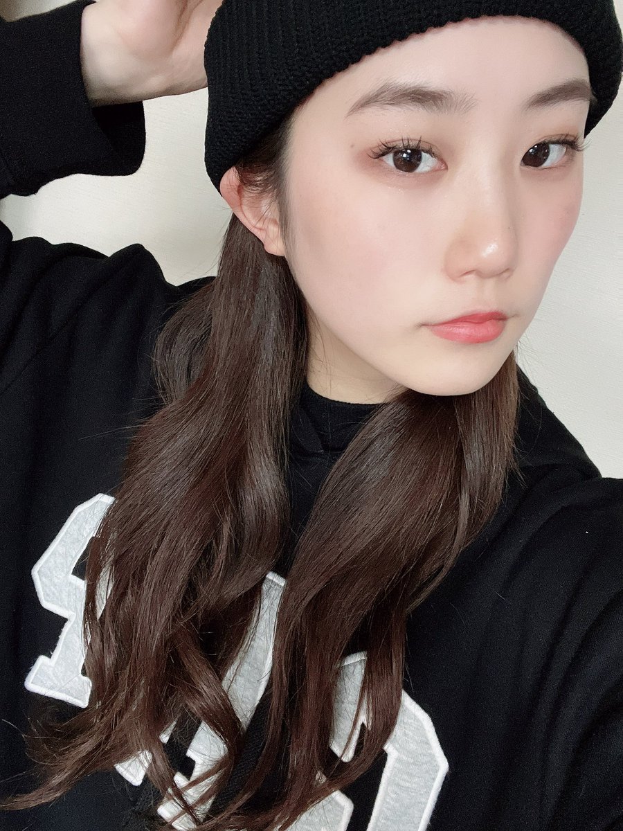 こんばんは🌝

最近周りの人がニット帽かぶってること多くて、かわいいなーと思って真似してみたんだけど
滅多に被らないからこれでいいのか？あってるのか？って不安になって

結局今日のレッスンはキャップでした😂😂

※最近買ったGAPのパーカーお気に入り🤲🏻