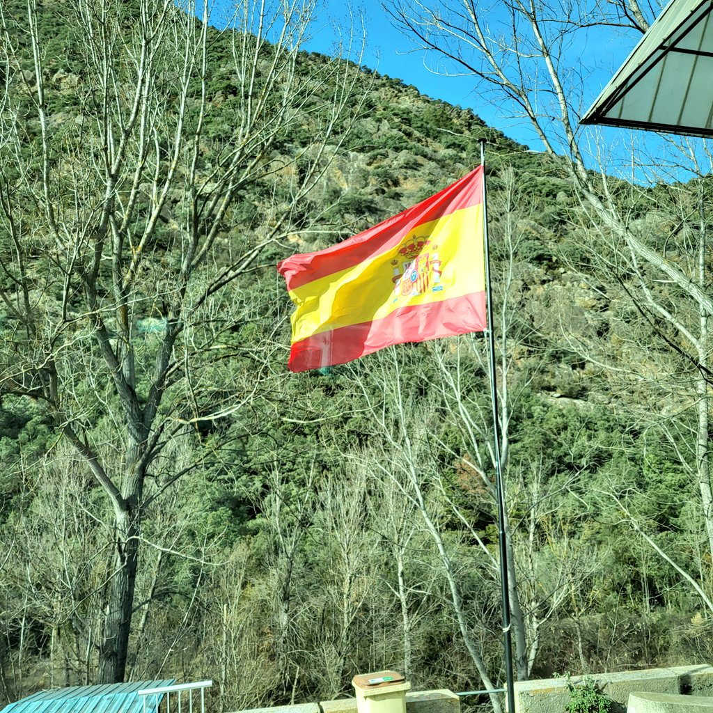 EFELVALLE's tweet photo. #skiLTB23🎿 Acabamos de cruzar la frontera, ya estamos en 🇪🇸
Conectanos los datos📲
Haremos la primera parada sobre las 17:15h
@ElValle_III @ColegiosElValle https://t.co/Z3HhaokqAE
