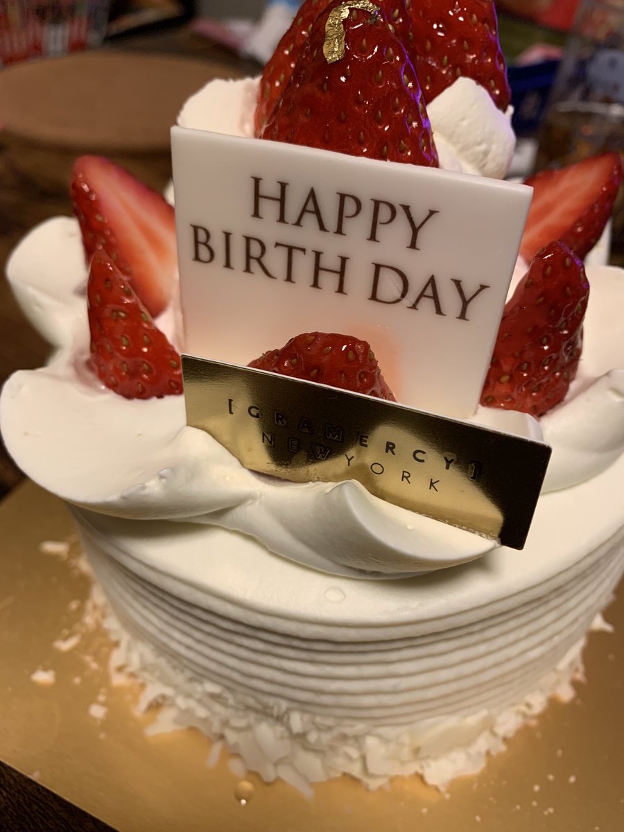 ucchi0127's tweet photo. おれハピバ〜
ケーキうまし😆 https://t.co/b7MtkI5u2T