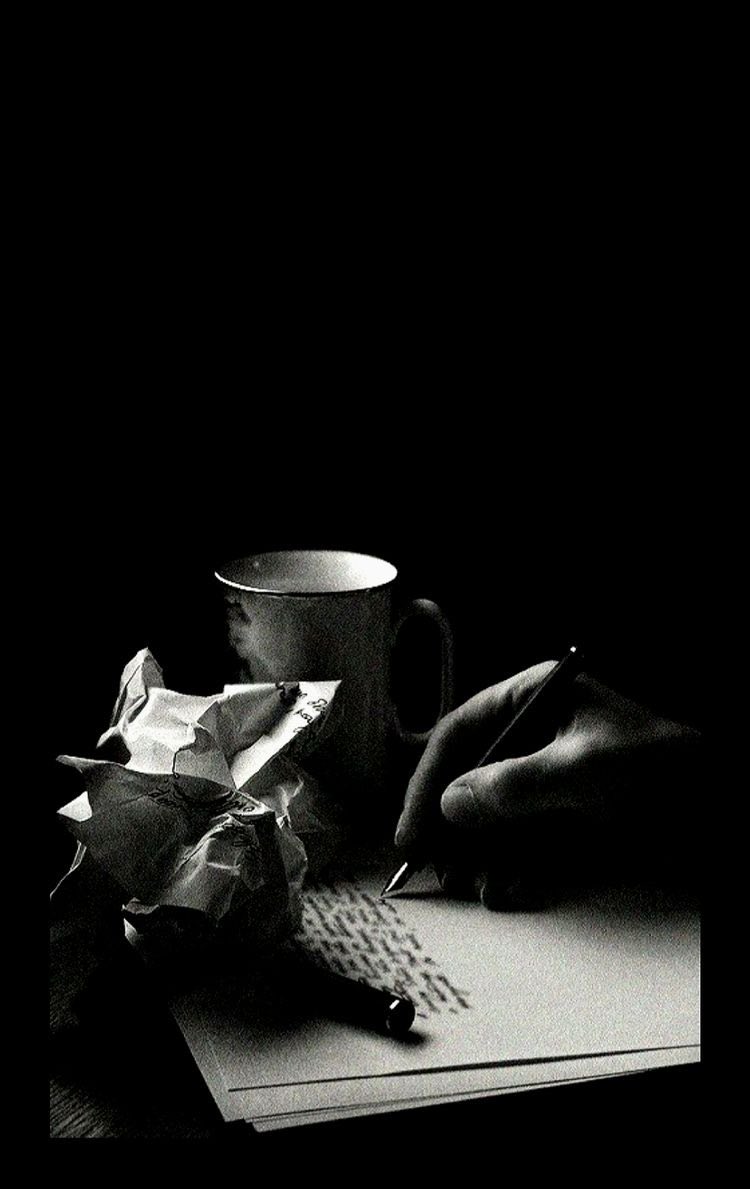 …
İçinden geleni değil hep…

Bazen De…
içinden gideni yazıyor insan…!!

…

                                    __soNsuz__