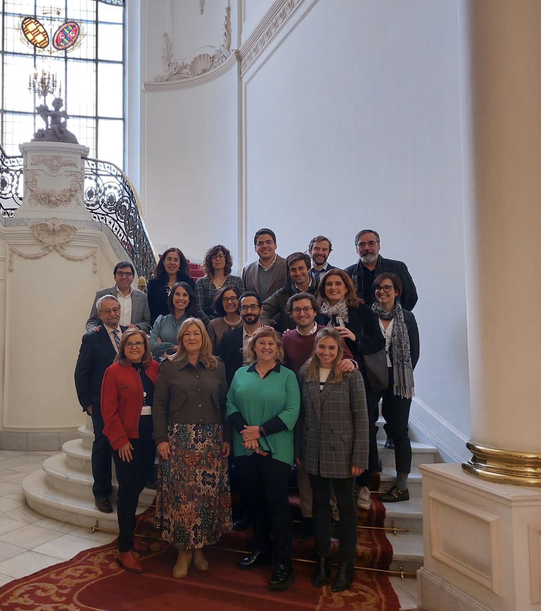 🏛️ Encuentro del programa de Captación del #TalentoPúblico organizado por <a href="/Haciendagob/">Ministerio de Hacienda</a> 

Presentaciones, novedades del programa de la mano de <a href="/javierueda13/">javier rueda</a> y <a href="/SPostigoImaz/">Sonia Postigo Imaz</a> en reunión con la SE de Función Pública, Lidia Sánchez Milán 

Con <a href="/GerardoBustosP/">@🙋🏻‍♂️🚀🤗😘Gerardo Bustos</a> <a href="/BeaFonseca80/">Beatriz Fonseca Rodriguez</a> <a href="/pove22/">David Povedano</a> y➕