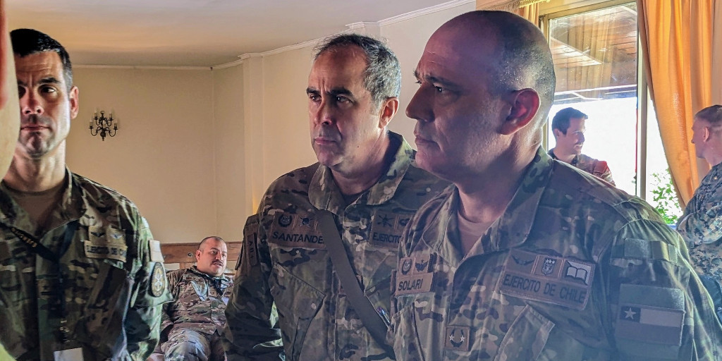 USSOCOM's tweet image. #SOCSOUTH teammates are in Santiago, Chile, this week for the first planning conference for exercise #SouthernStar23. It will be a Chilean-led multinational, operational-level, joint staff exercise with #partner nations.
@Ejercito_Chile  @FACh_Chile  @EmbajadaEEUUcl  @Southcom