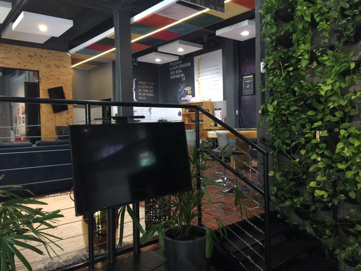 gouveianetwork's tweet image. Qual é a empresa que lhe proporciona um ambiente como este para trabalhar? 

Parabéns pela história @eduzzoficial parabéns pela cultura. Conhecendo a estrutura da Eduzz!
.
#eduzz #culturaorganizacional #digital #produtosdigitais #enterclub #networking