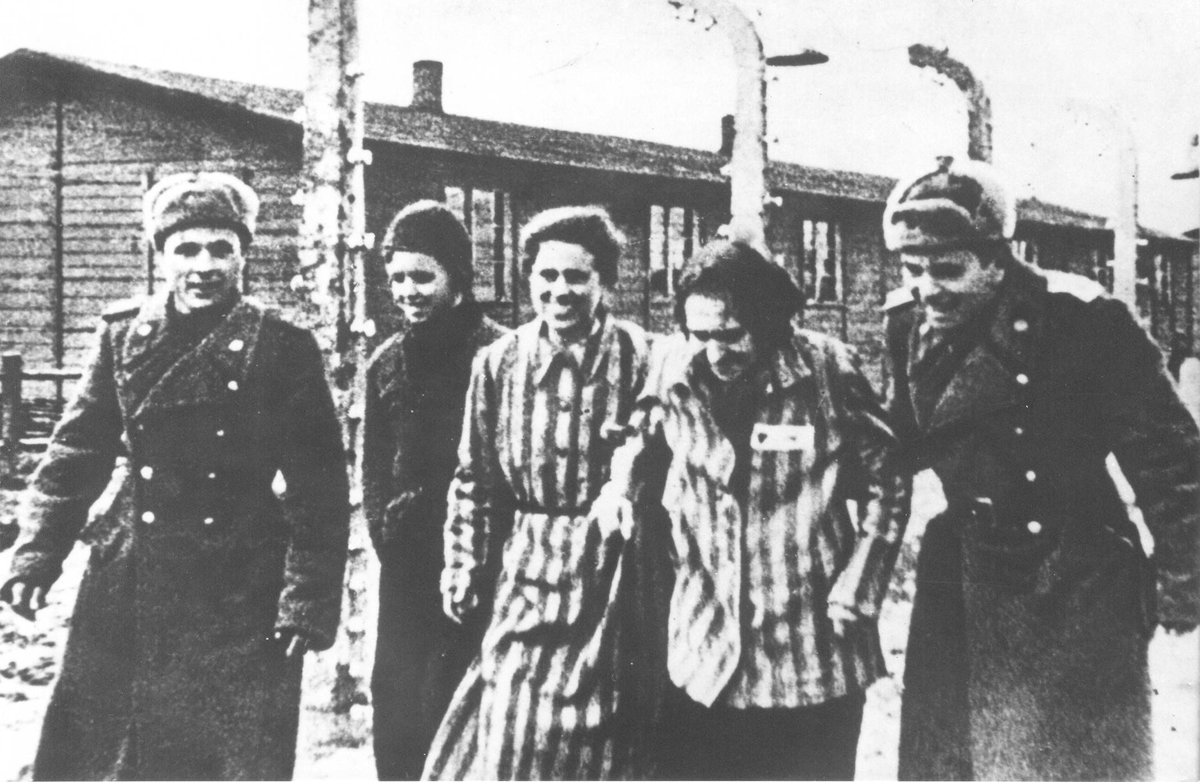 TeamCastagnet's tweet photo. 27 Janvier 1945: Libération du camp Auschwitz.
La Commémoration.#WeRemember #Auschwitz #Holocauste #27Janvier1945 #Hommage #Commémoration #Shoah #27Janvier #27Janvier2023 #78ans #Mémoire #NeverForget #NOublionsJamais #JournéeDeLaMémoire #Génocide #PlusJamais #HolocaustMemorialDay https://t.co/O38j4vUNiX