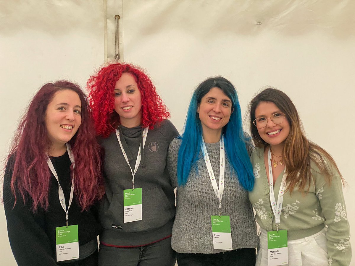 ManuCastrillonM's tweet photo. Con las chicas súper poderosas españolas 💜❤️💙 que gusto tan grande conocerlas, mucha admiración para ustedes @dawntraoz @carmenansio @guaca #GoogleDevEurope #ExpertsSummit https://t.co/W1TxhZELe4