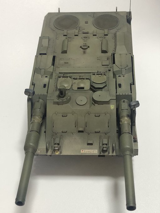 タコムの1/35 VT 1-2。二連120mm砲の迫力たるや。いかにも使いづらそうだけどかっこいい……ような気がする。少なくとも他に無い姿だし。これがカノーネンヤクパンを従えてズラっと並ぶ西ドイツ軍が見たいような見たくないような。 