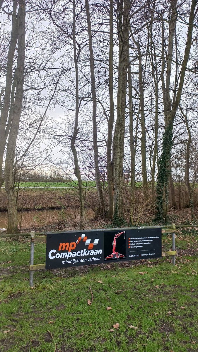 vvezinge's tweet photo. En weer 3 reclameborden er bij op het #vvEzinge Sportpark te #Feerwerd: https://t.co/gfMy7MRa32