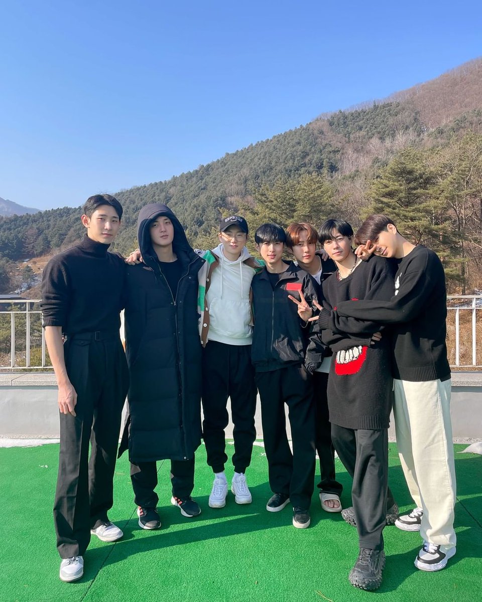 oficialvavcol's tweet photo. 🎁 Regalo de A Team - VAV todos juntos ❤️
#stvan #lou #ziu #baron #ayno #stvan #jacob #ace #vavlou #vavziu #vavbaron #vavayno #vavstvan #vavjacob #vavace #브이에이브이 #VAV #vampz https://t.co/mflx3jXc12