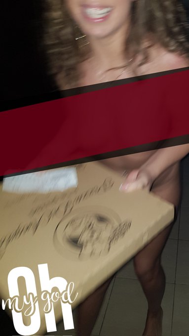 #Naked #pizza #challenge ♨️🍕😈☑😋 // 100+ retweet &eacute;s kiteszem takar&aacute;s n&eacute;lk&uuml;l is! 200+ &eacute;s a pizza se lesz<a href="/tag/naked"class="tags">#Naked</a><a href="/tag/pizza"class="tags">#pizza</a><a href="/tag/challenge"class="tags">#challenge</a>