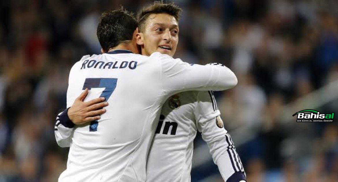 🎙️ 'Ronaldo ile oynamak nasıl bir duyguydu?'

🗣️ Mesut Özil: 'Ronaldo benimle oynadı.'