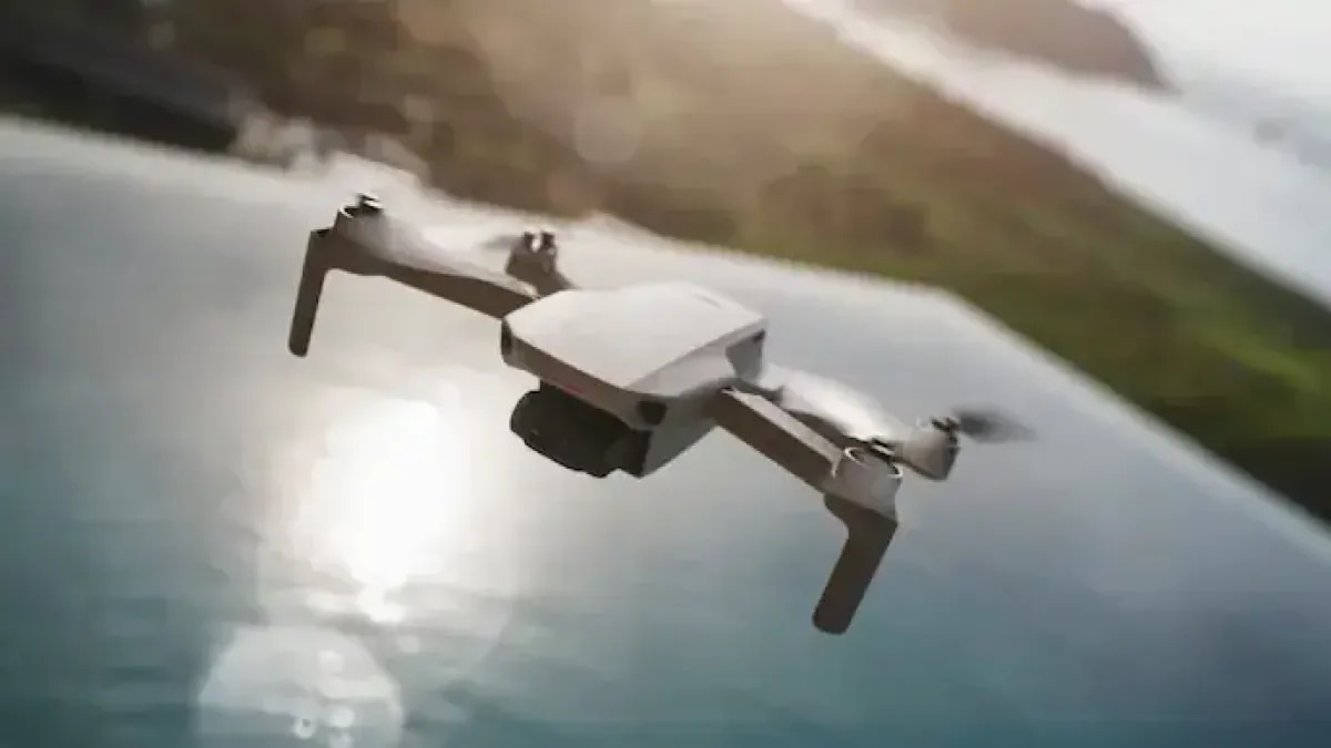 VflyxI's tweet photo. Drones to have registration numbers, Air Traffic Police to counter threats from rogue UAVs 

https://t.co/LE8lXwSQYL 

#droneupdate #dronenews #futureisnow #droneregistration https://t.co/9OciQy6F59