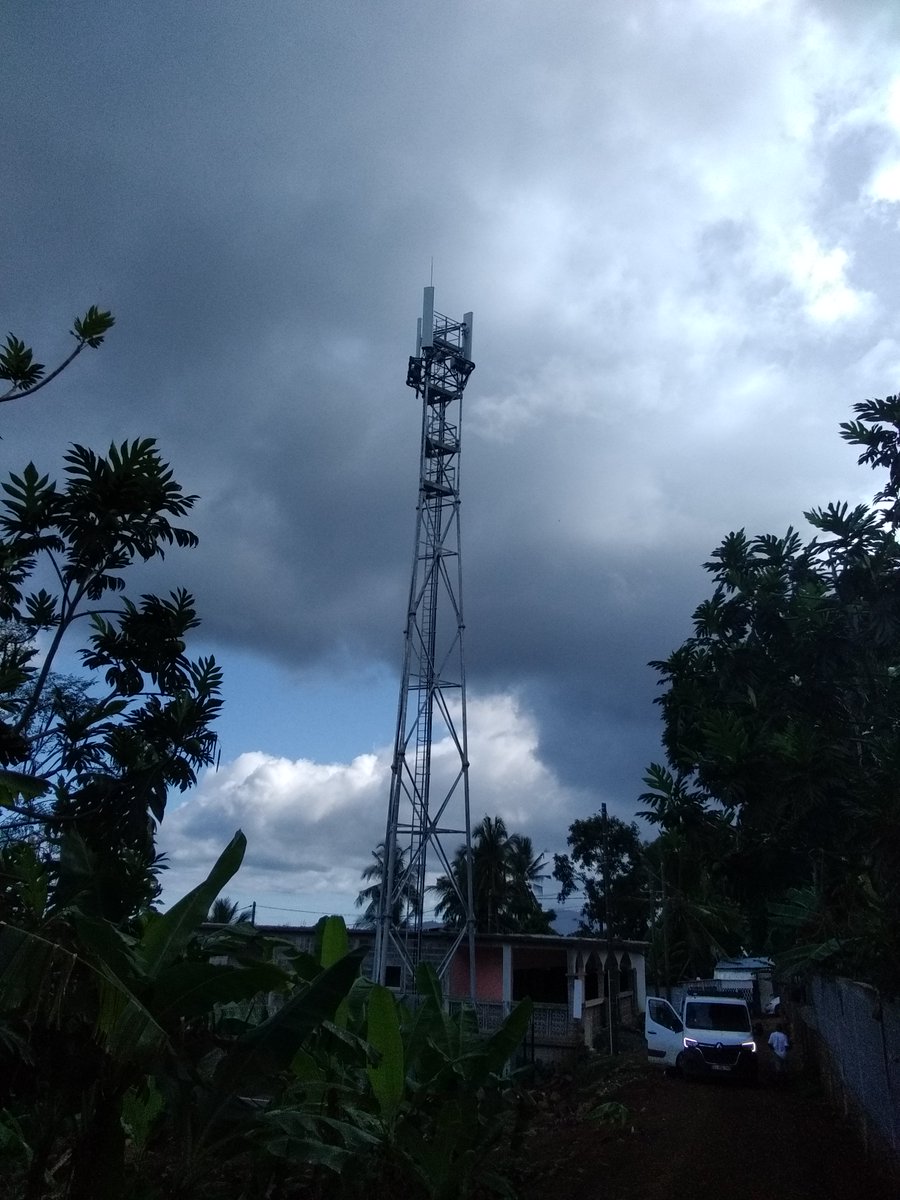 Orange continue le déploiement de son réseau mobile à Mayotte afin d'offrir la meilleure couverture mobile aux Mahorais.
Avec la mise en service de ce nouveau site, c'est la région de #Tsoundzou qui va bénéficier d'une meilleure couverture en #4G.
#Wassiujuliyana
#Wassnawass