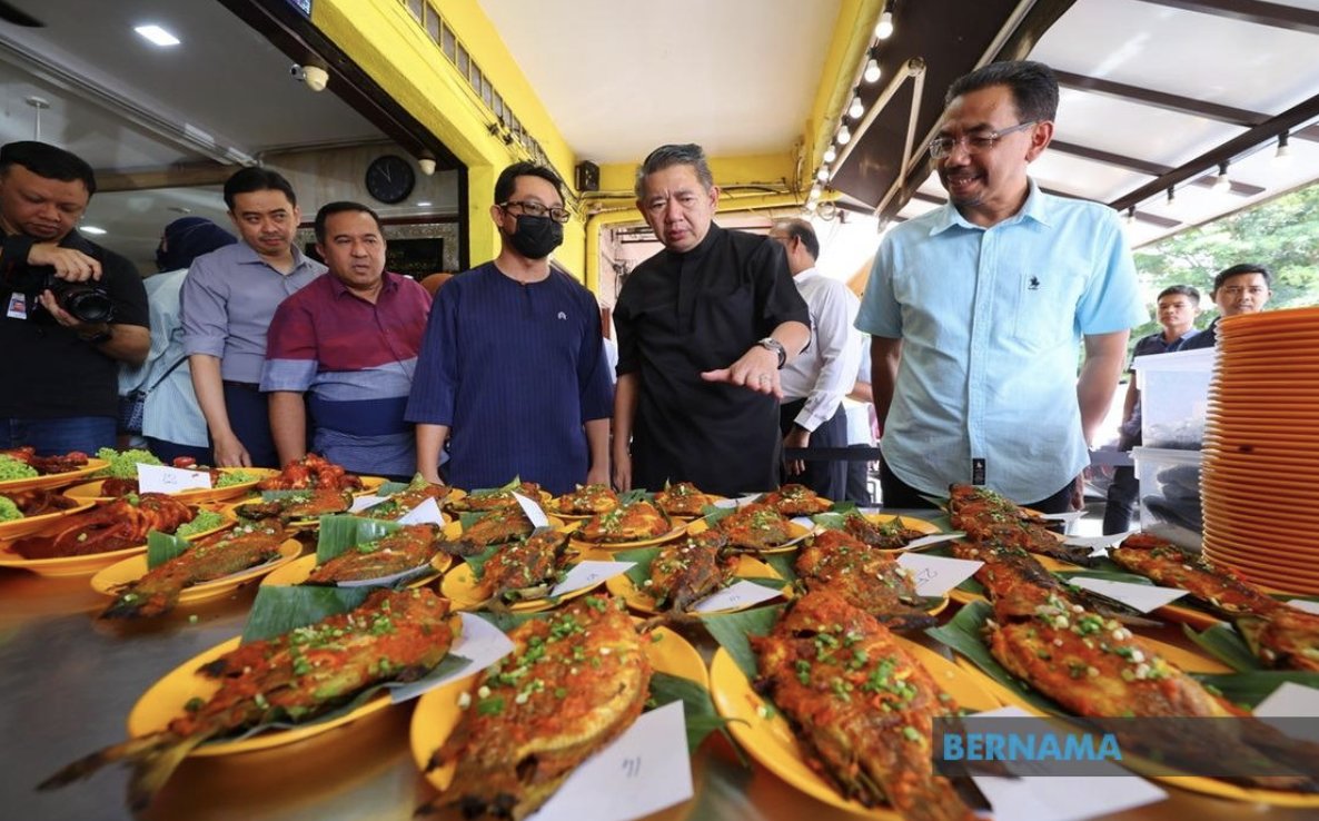 bernamadotcom's tweet photo. Menu Rahmah RM5 dan ke bawah akan diperkenal untuk miskin tegar - Salahuddin 

https://t.co/8gmTeCJxvW https://t.co/RpX7aMMnrE