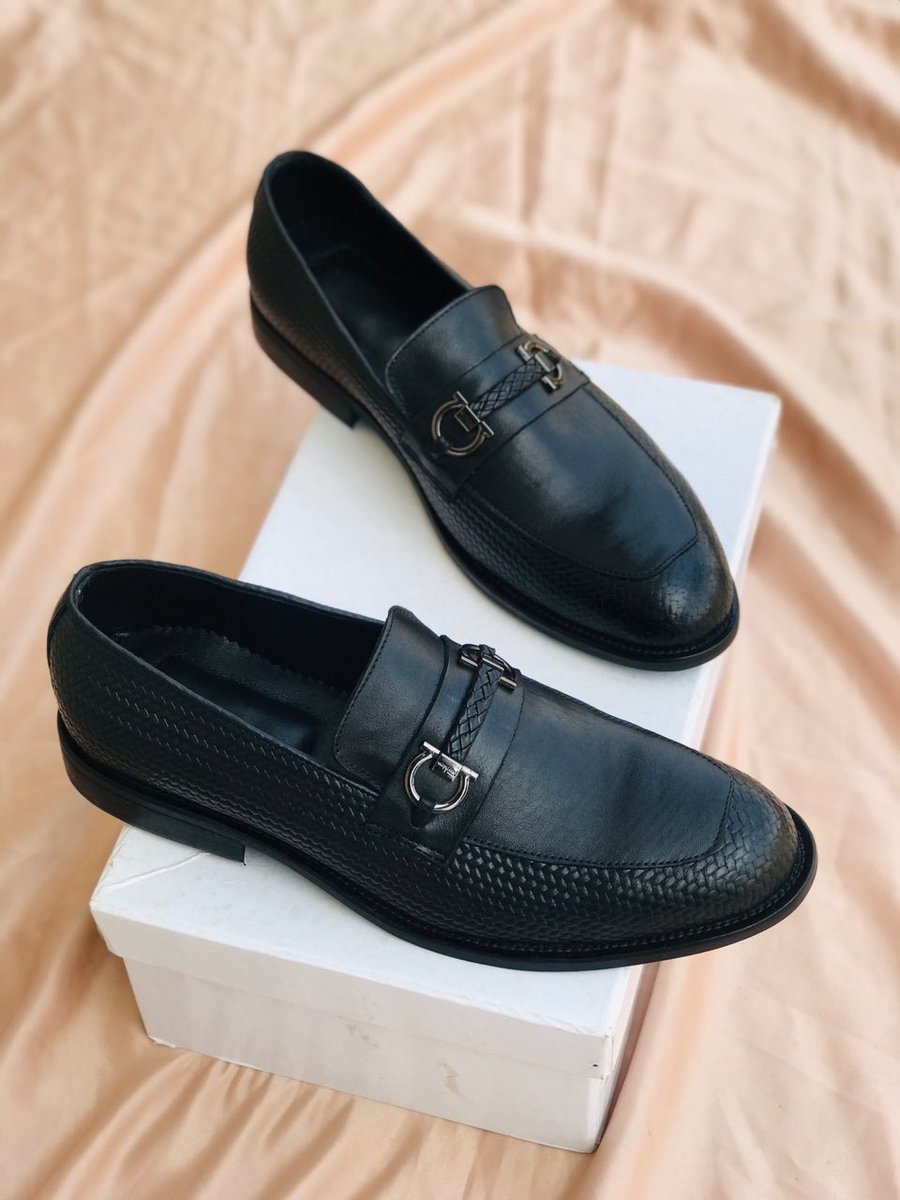 Black leather pairs ✅

Handmade to perfection. 

N24000

Available on request.

Send us a dm now.
  
#leathershoes #qualityshoes #blackshoes #sales #handmadeshoes #quality #lagos