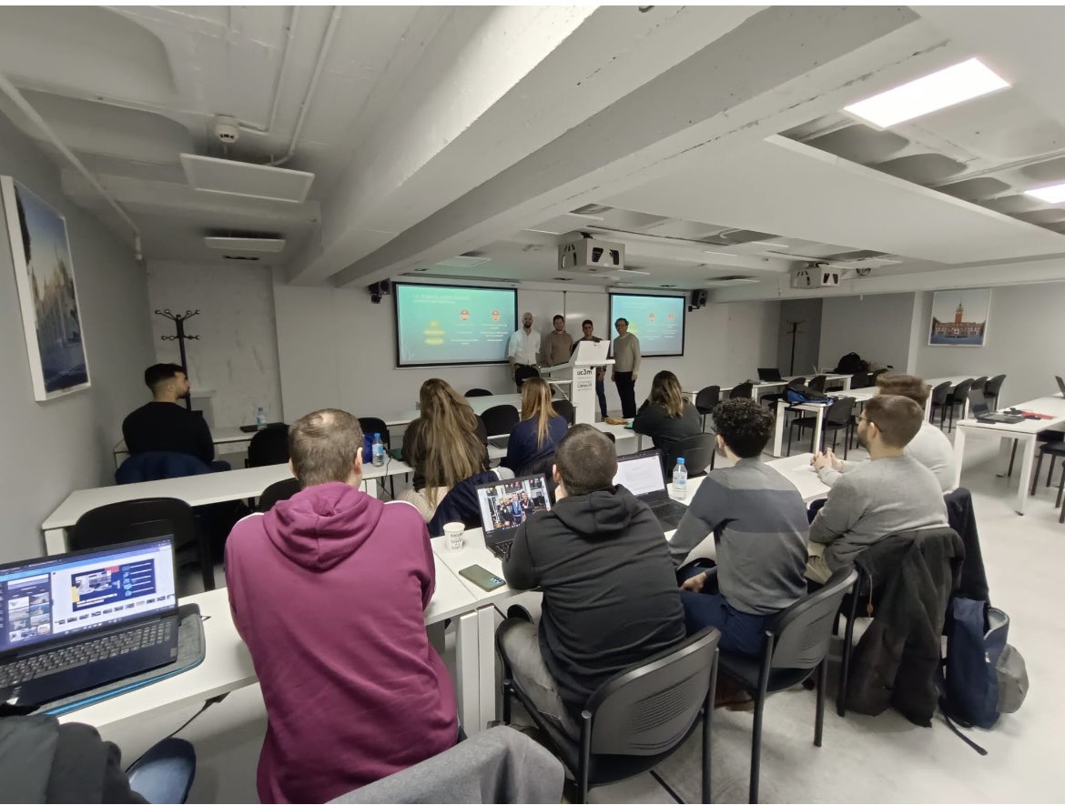 ci40_uc3m's tweet photo. Workshop on business models of Connected Industry 4.0 with our students #ci40 #uc3m @master_uc3m https://t.co/4BYJAZXCor
