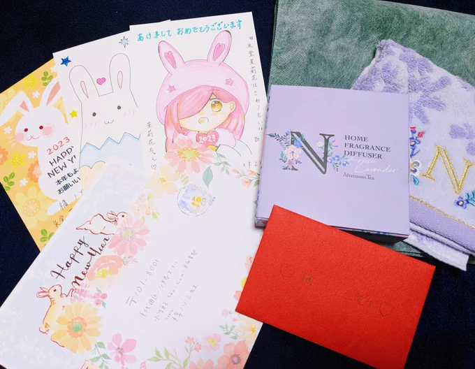 読者さまからの年賀状やお手紙届きましたいつもありがとうございますおしゃれなデュフューザーまで〜イニシャルを考えてNにしてくださったようで、開けただけでいい匂いに癒されました 