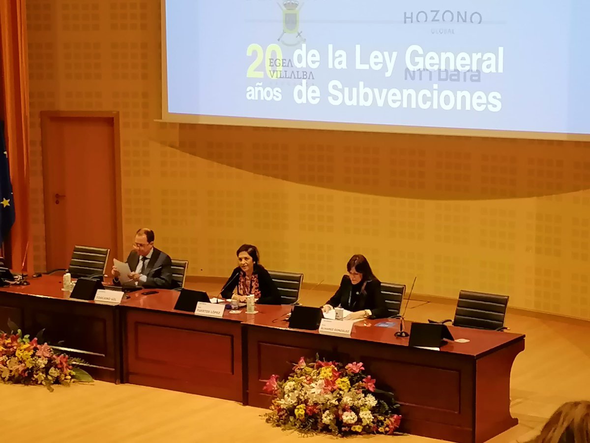 aepda's tweet photo. Primera sesión
El Universo de los incentivos: ámbitos material y subjetivo del Congreso @aepda en @pablodeolavide Preside marcedes fuertes, disertan Elsa Marina Álvarez y Francisco o https://t.co/QOtGxvV2CV