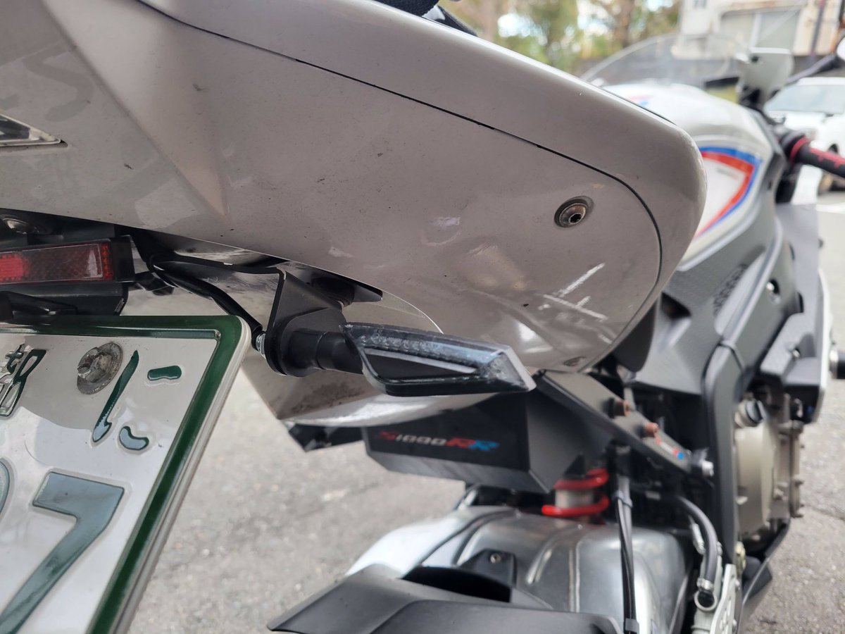 Ricoland_Kyoto's tweet photo. #BMW #S1000RR のウインカー交換をさせて頂きました♪
コンパクトな #LED ウインカーで車検にも対応👍
ご興味のある方は是非 #ライコランド京都 にお越しくださいね♪
#ライコ京都 #chaft #バイク好きと繋がりたい #バイク乗りとつながりたい https://t.co/JKDdGnzspB