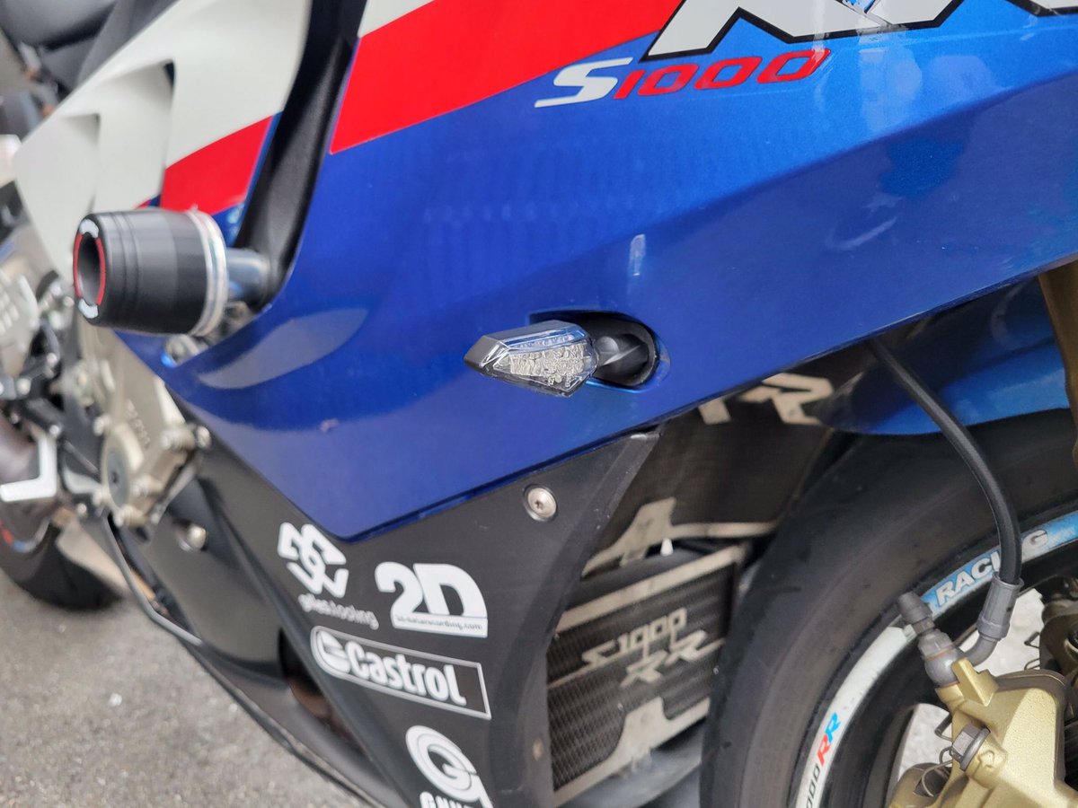 Ricoland_Kyoto's tweet photo. #BMW #S1000RR のウインカー交換をさせて頂きました♪
コンパクトな #LED ウインカーで車検にも対応👍
ご興味のある方は是非 #ライコランド京都 にお越しくださいね♪
#ライコ京都 #chaft #バイク好きと繋がりたい #バイク乗りとつながりたい https://t.co/JKDdGnzspB