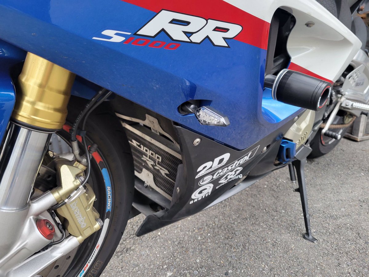 Ricoland_Kyoto's tweet photo. #BMW #S1000RR のウインカー交換をさせて頂きました♪
コンパクトな #LED ウインカーで車検にも対応👍
ご興味のある方は是非 #ライコランド京都 にお越しくださいね♪
#ライコ京都 #chaft #バイク好きと繋がりたい #バイク乗りとつながりたい https://t.co/JKDdGnzspB