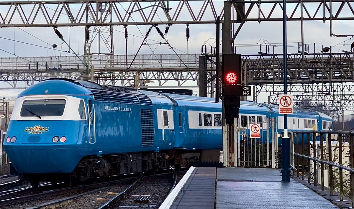 SydneyBridgeTMD's tweet image. A good variety of traction on show while filming up at Crewe Station yesterday morning 26/1/23 #Class92 #Class90 #Class43 #Class67 #Class37 #Britannia #RailwayPhotography @LocoServicesGrp @DBCargoUK @FreightmasterUK @railadvent